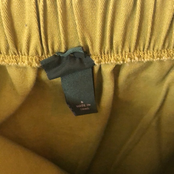 Green mini-skirt - Picture 4 of 4